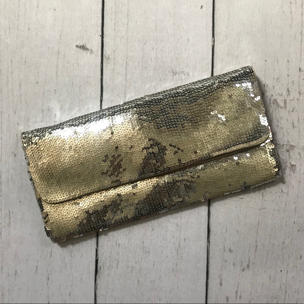 Silver sequel clutch